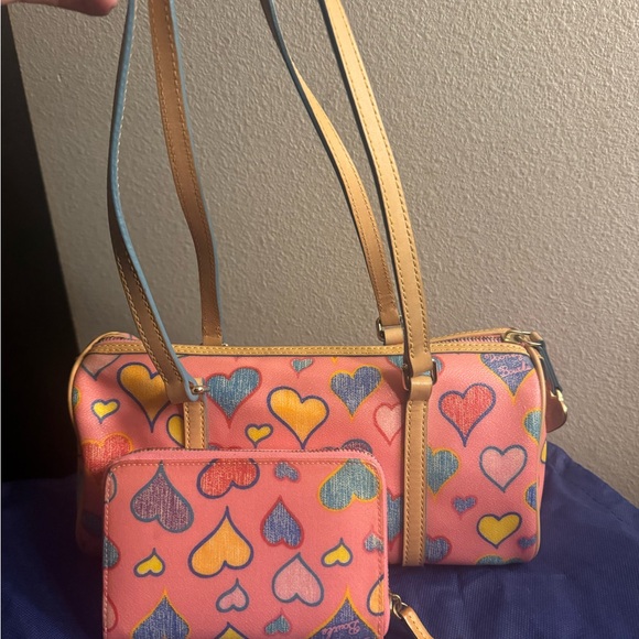 Vintage Dooney & Bourke Hearts Barrel Bag w/Matching Wallet - Picture 2 of 11